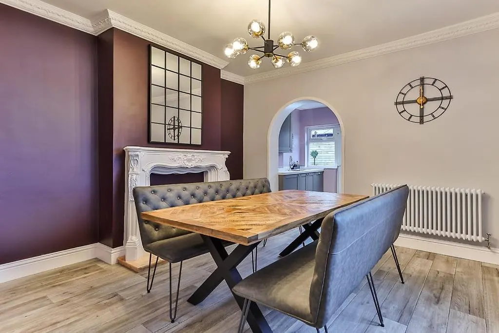Luxury Spacious Pad With Games Room Sheffield 0*,  Egyesült Királyság