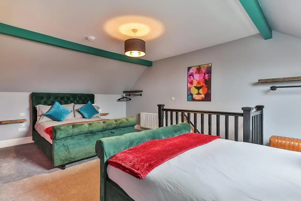 Luxury Spacious Pad With Games Room Sheffield 0*,