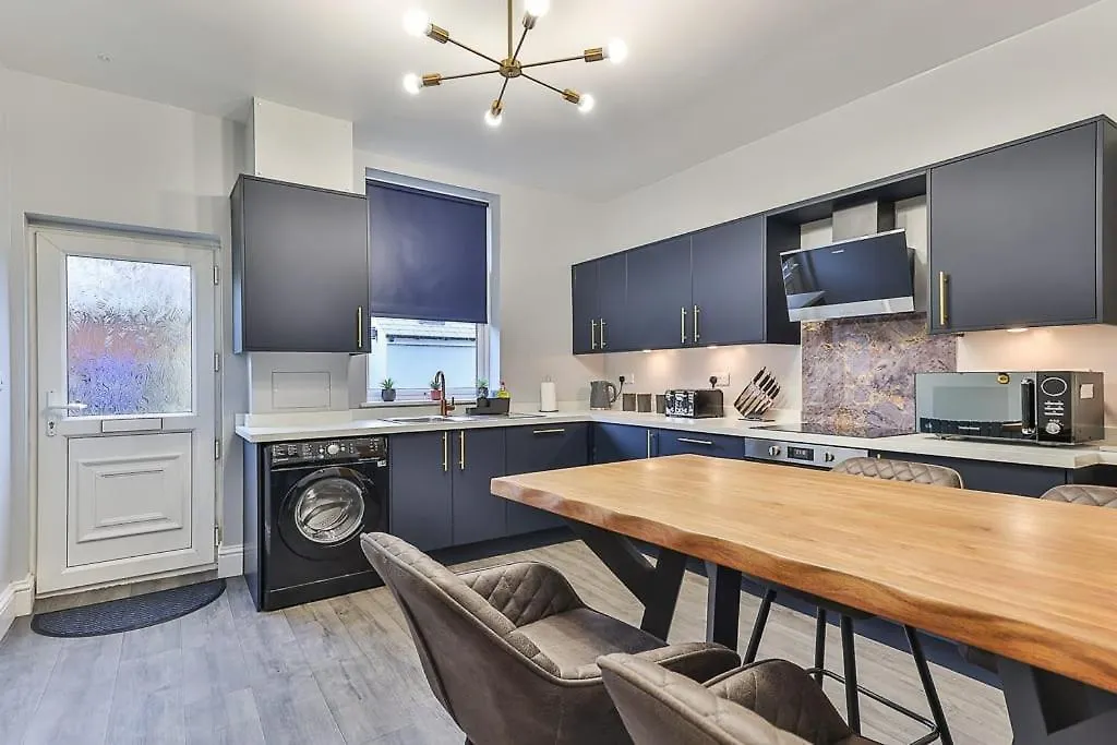 Luxury Spacious Pad With Games Room Sheffield 0*,